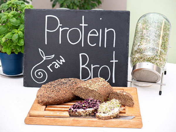 Protein-Brot Raw mit Protein-Mix Sprossen und Sonnenblumenkernen